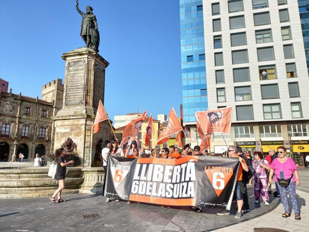 1752213424_Exigen-desde-Gijon-la-liberacion-de-las-seis-de-La.jpg