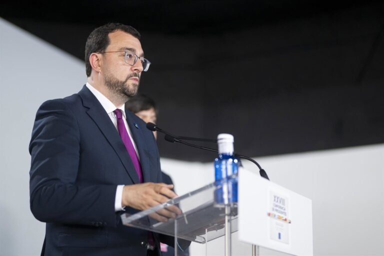 Adrian-Barbon-vuelve-a-sus-funciones-como-presidente-tras-su.jpg