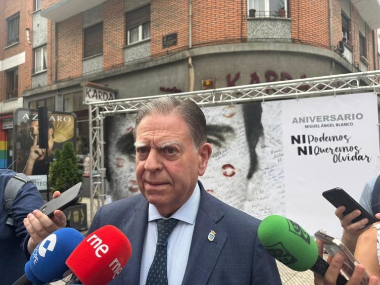 El-alcalde-de-Oviedo-reivindica-la-memoria-de-Miguel-Angel.jpg