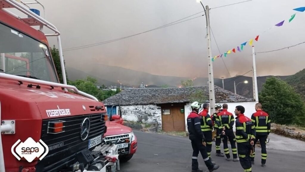 Asturias-mantiene-5-incendios-activos-7-controlados-y-2-estabilizados.jpg