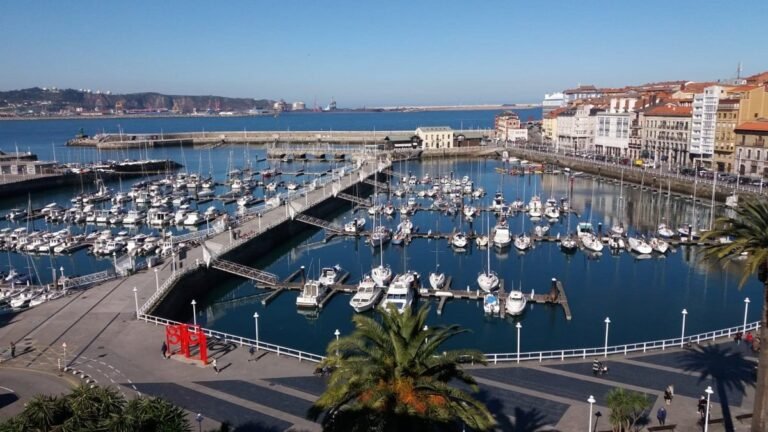 Gijon-promueve-el-equilibrio-entre-ocio-y-descanso-vecinal-durante.jpg