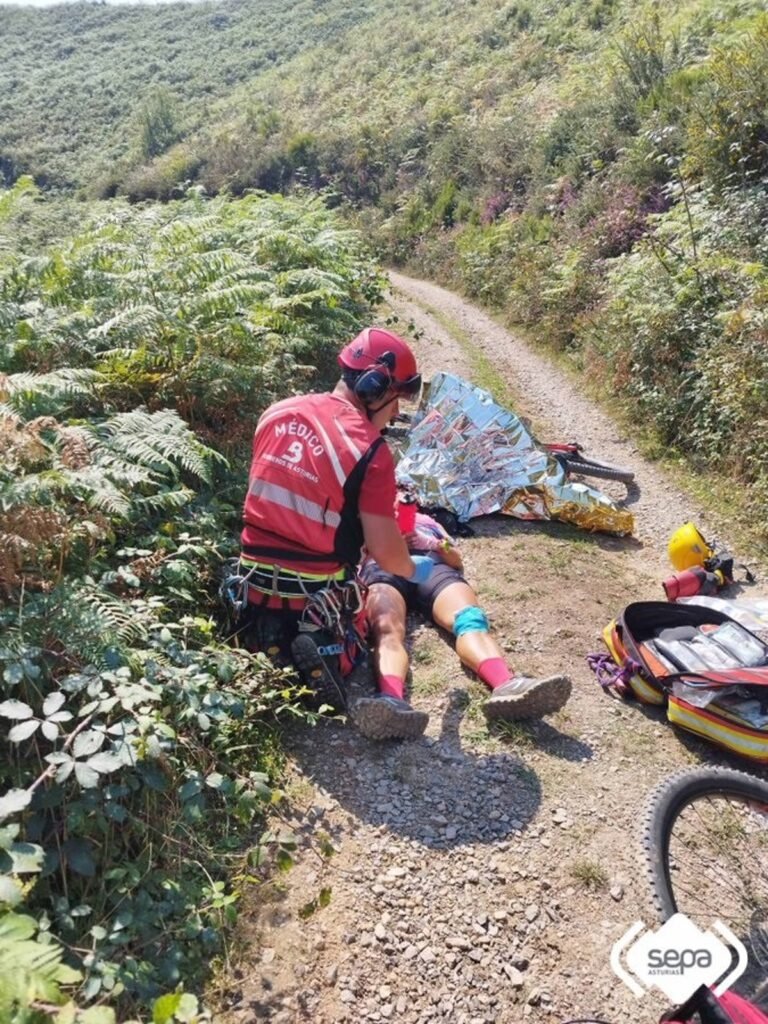 Herida-ciclista-en-ruta-de-Laviana-tras-caida-trasladada-al.jpg