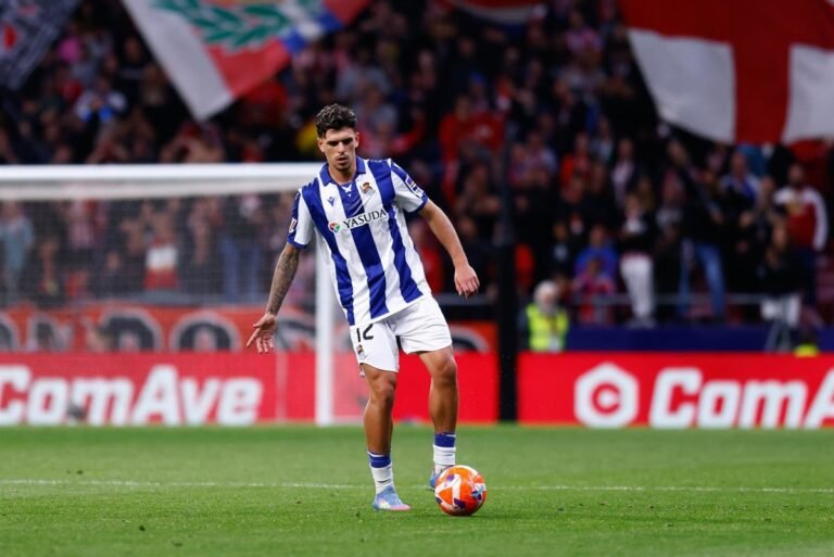 Javi-Lopez-refuerza-el-lateral-izquierdo-del-Real-Oviedo-con.jpg