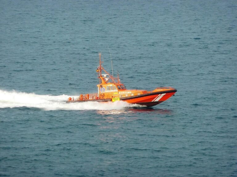 Rescate-de-tripulante-de-pesquero-a-35-millas-de-Gijon.jpg