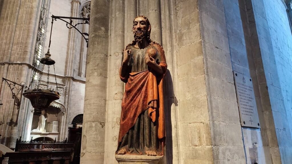 Restaurada-la-talla-del-Salvador-en-la-Catedral-de-Oviedo.jpg