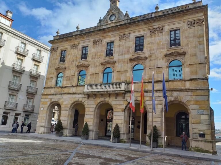 El-Ayuntamiento-demolera-el-Soccer-World-y-limpiara-la-zona.jpg