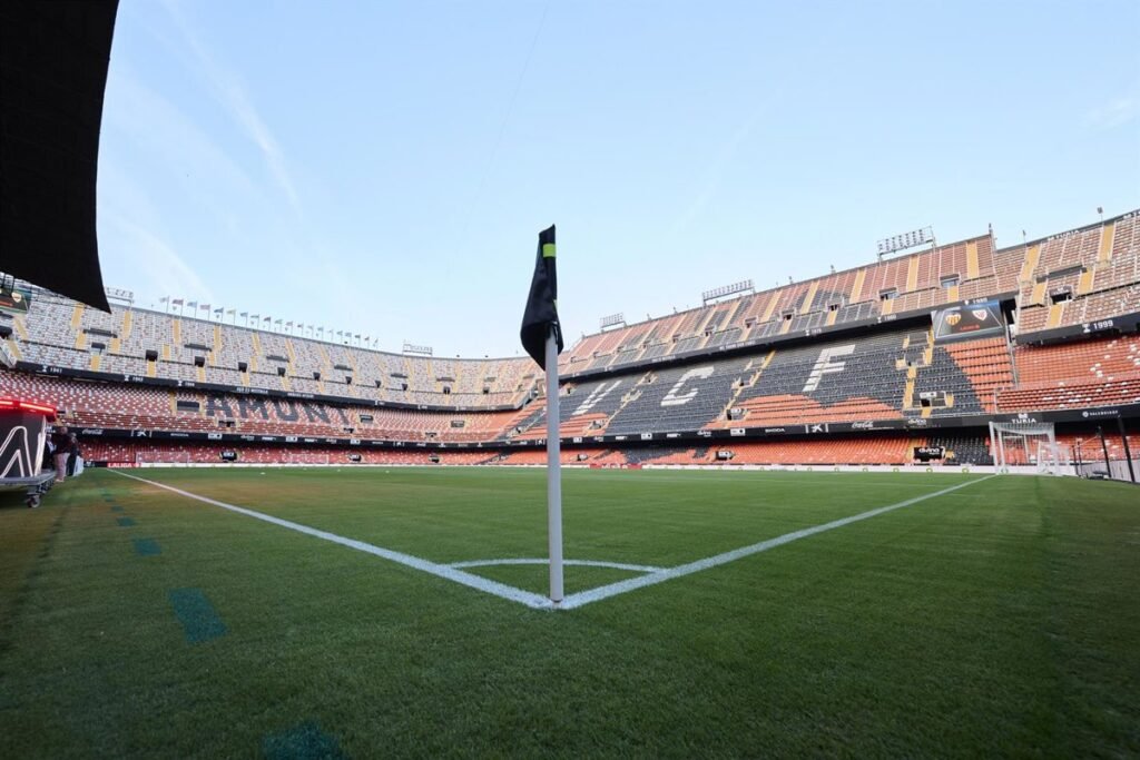 El-Valencia-Oviedo-se-jugara-este-martes-por-alerta-roja-meteorologica.jpg