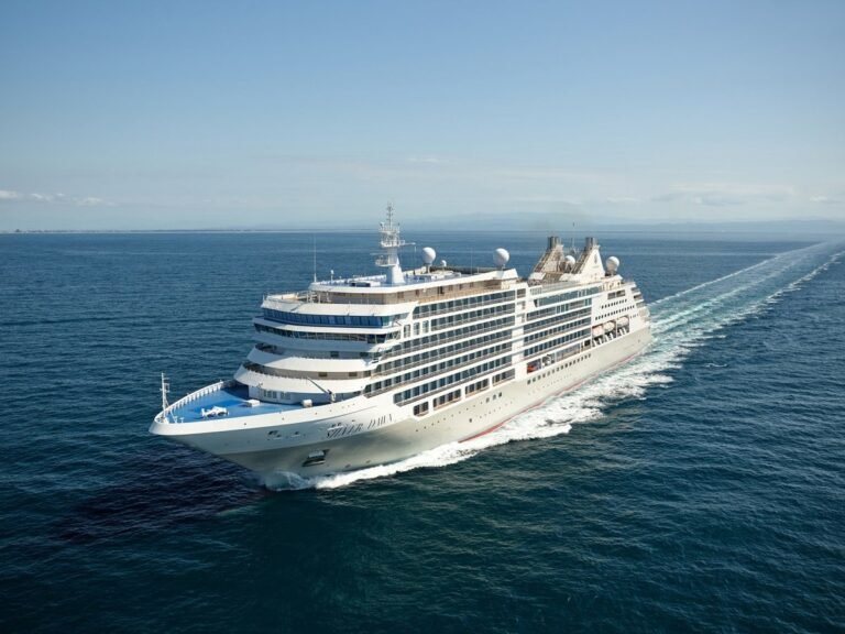 El-crucero-Silver-Dawn-hace-escala-en-Gijon-este-sabado.jpg