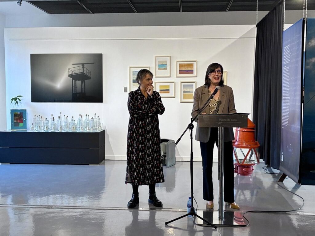 La-Autoridad-Portuaria-presenta-la-exposicion-Fareras-la-luz-que.jpg