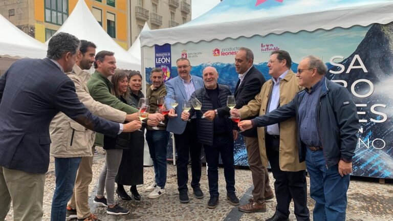 La-Diputacion-inaugura-la-II-Feria-de-los-Productos-de.jpg
