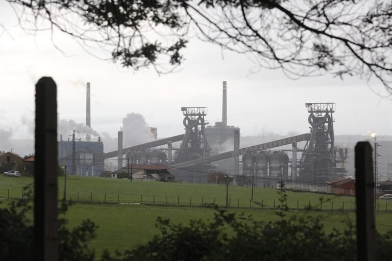 UGT-FICA-insta-a-ArcelorMittal-a-cumplir-planes-de-inversion.jpg