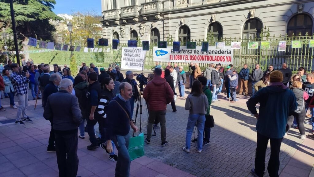 Ganaderos-asturianos-exigen-medidas-urgentes-para-salvar-el-campo.jpg