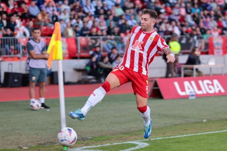 El-Almeria-y-el-Sporting-rompen-rachas-en-LaLiga-Hypermotion.jpg