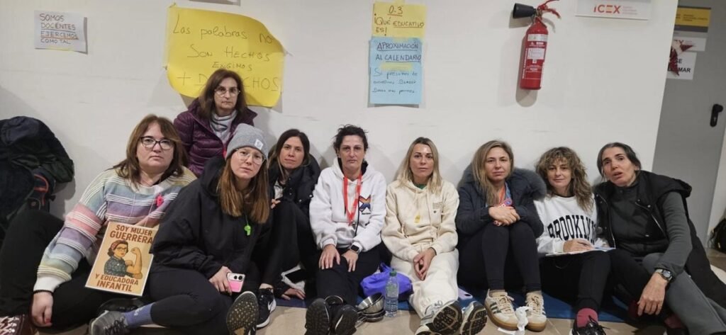 Las-educadoras-encerradas-en-Educacion-siguen-movilizadas-sin-acercamiento.jpg