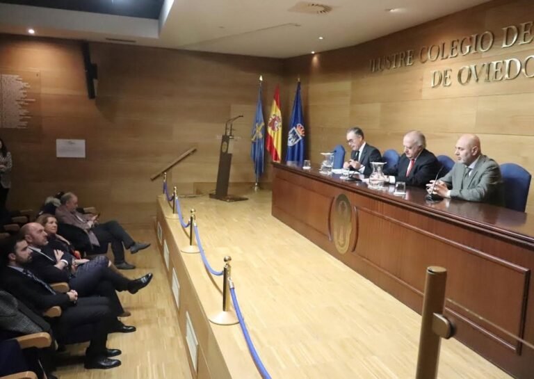 Conferencia-sobre-La-supremacia-de-la-Carta-Magna-leonesa-impartida.jpg