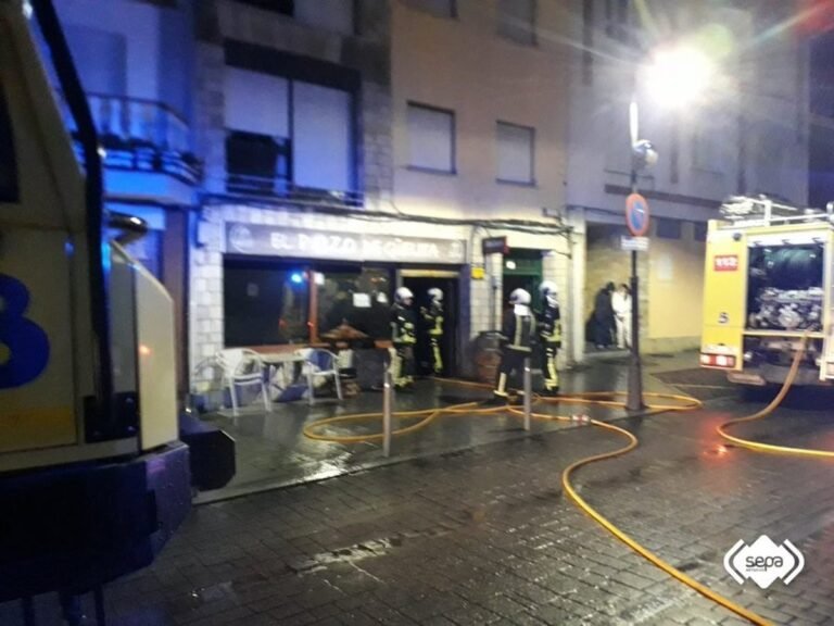 Incendio-controlado-en-bar-de-La-Caridad-El-Franco-sin.jpg