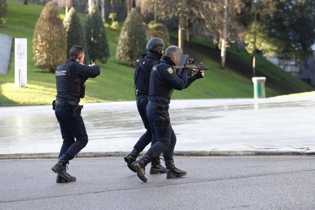 Simulacro-antiterrorista-en-Palacio-de-Congresos-de-Oviedo-Policia-Nacional.jpg
