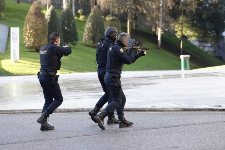 Simulacro-antiterrorista-en-Palacio-de-Congresos-de-Oviedo-Policia-Nacional.jpg