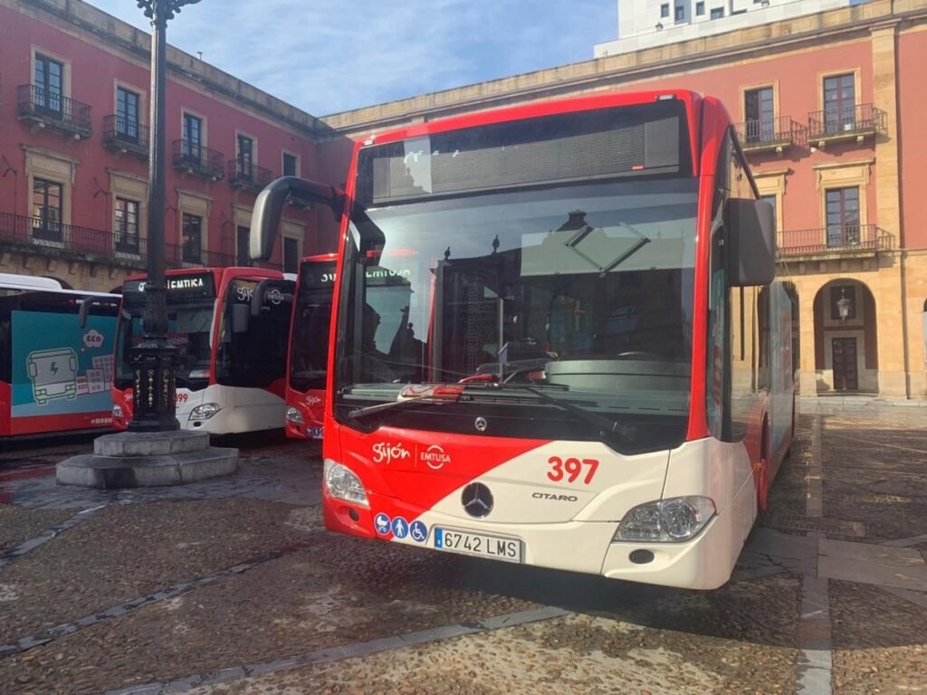 Emtusa-propondra-al-Consejo-la-adquisicion-de-15-autobuses-articulados.jpg
