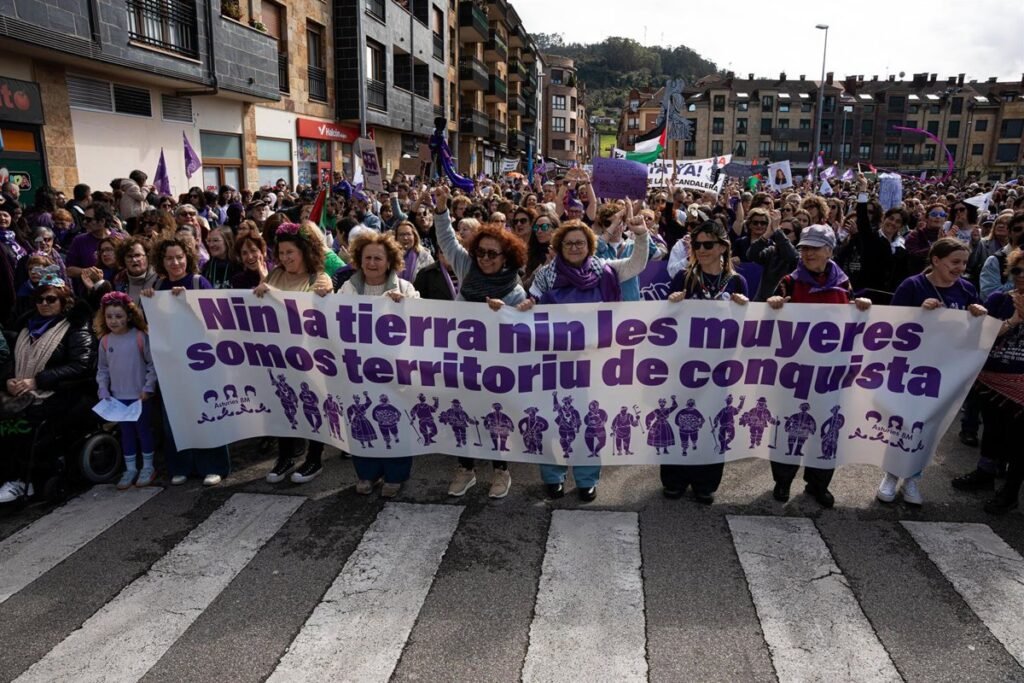 Las-mujeres-y-la-tierra-no-son-territorios-de-conquista.jpg
