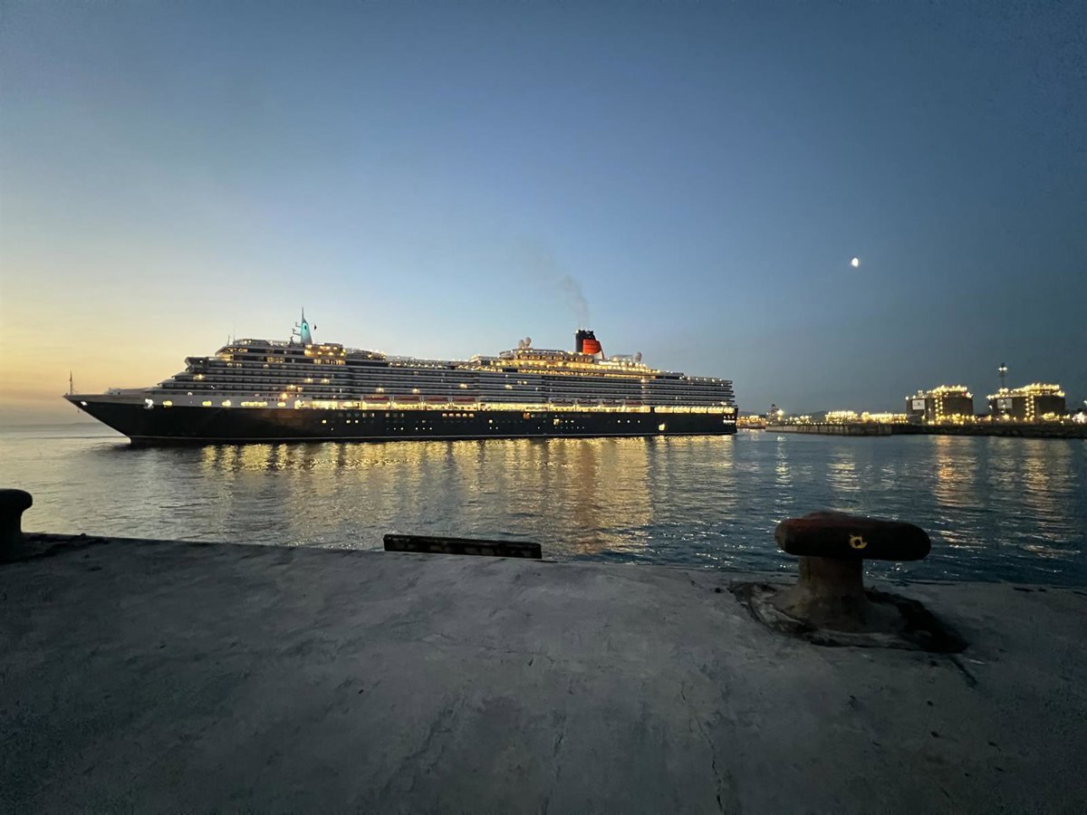 Gijon-inicia-la-temporada-de-cruceros-con-el-Queen-Victoria.jpg