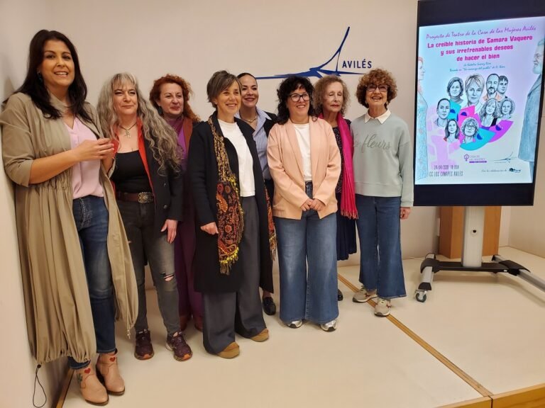 Presentación en rueda de prensa de la obra de teatro con la directora, la concejala de Igualdad y varias actrices