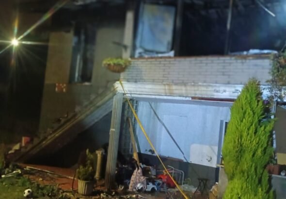 Una-vivienda-de-dos-plantas-en-Langreo-queda-completamente-calcinada.jpg